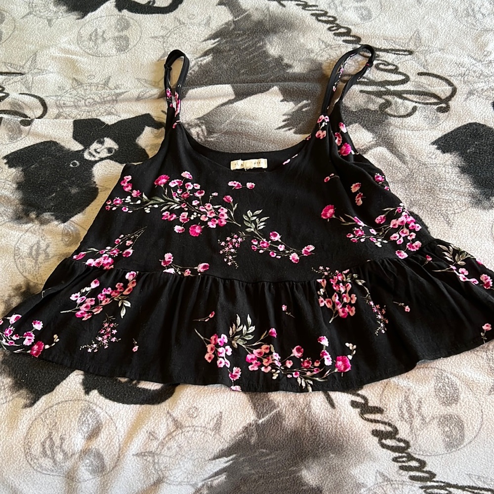 PacSun tank. Size S but fits M/L as well.